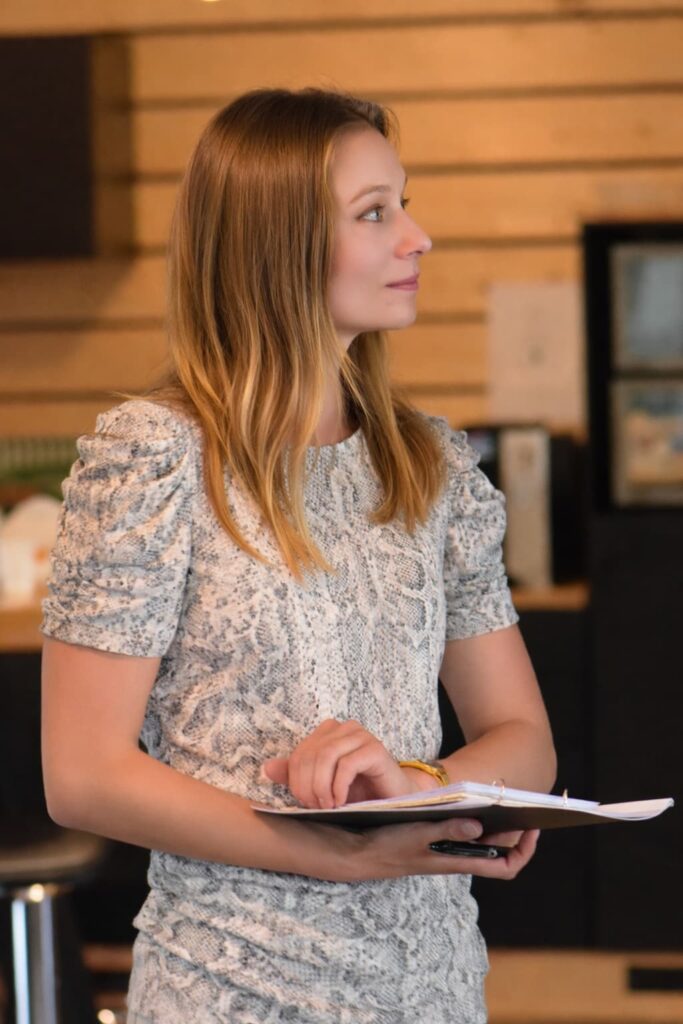 alt="Rosemary Hynes providing consecutive interpreting services for a watchmaking masterclass in Geneva"